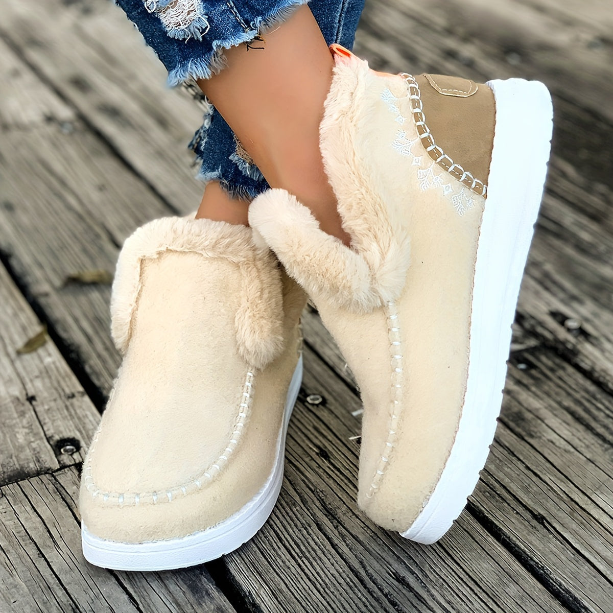 Cozy Winter Slipper for Women: Fleece Lining, PU Sole, and Soft Fabric Construction